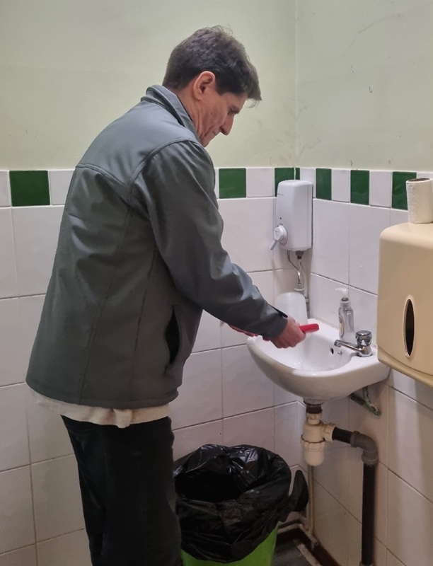 Temperature testing at tap during Legionella risk assessment in Doncaster property